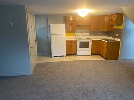 2 Chapel St in Newmarket, NH - Building Photo