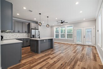 1028 Melneeka Ln in Houston, TX - Building Photo - Building Photo