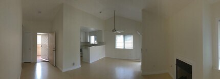 11349 Avenida De Los Lobos in San Diego, CA - Building Photo - Building Photo