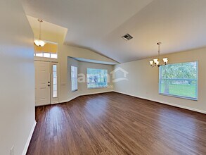 1044 Summer Breeze Dr in Brandon, FL - Building Photo - Building Photo