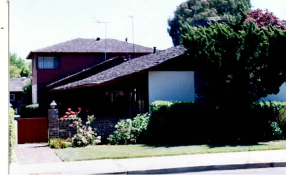 699 Roble Ave in Menlo Park, CA - Foto de edificio - Building Photo