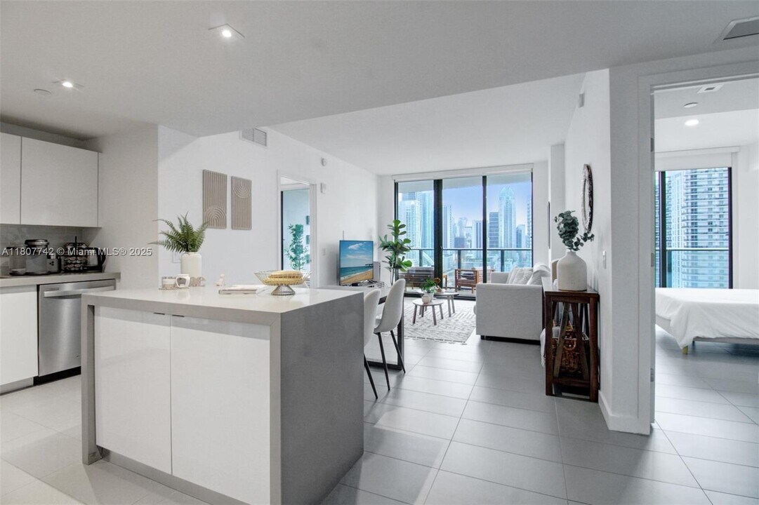 1600 NE 1st Ave, Unit 2207 in Miami, FL - Building Photo