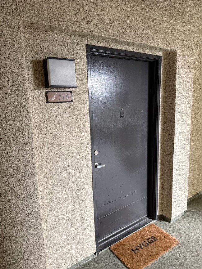 5535 Canoga Ave in Los Angeles, CA - Building Photo - Building Photo