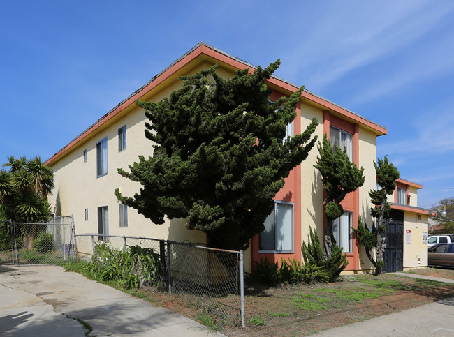 1443 E 18th St in National City, CA - Foto de edificio - Building Photo