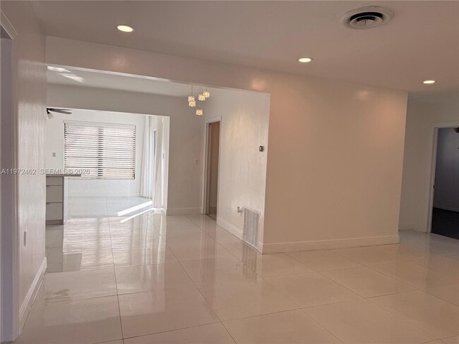 2813 Bahama Dr in Miramar, FL - Building Photo - Building Photo