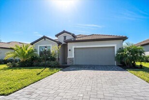 5161 Coral Reef Wy in Bradenton, FL - Building Photo