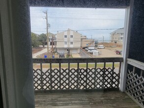 737 W Ocean View Ave in Norfolk, VA - Building Photo - Building Photo