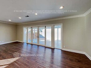 10249 Lemona Ave in Los Angeles, CA - Foto de edificio - Building Photo