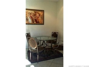 1550 SE Hampshire Way in Stuart, FL - Foto de edificio - Building Photo