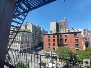 WEST 72 STREET in New York, NY - Foto de edificio - Building Photo