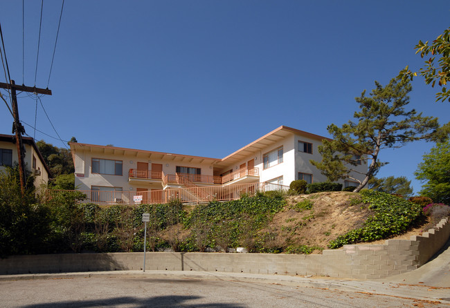 6001 Hillandale Dr in Los Angeles, CA - Foto de edificio - Building Photo