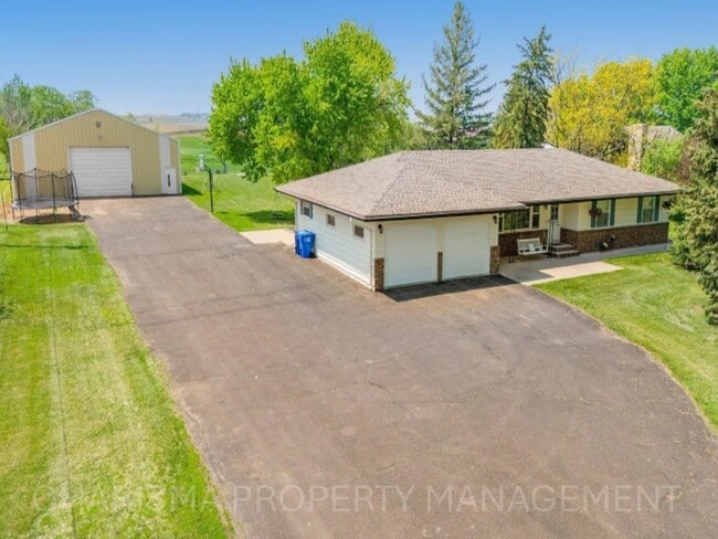 28243 West Ave in Canton, SD - Building Photo - Building Photo
