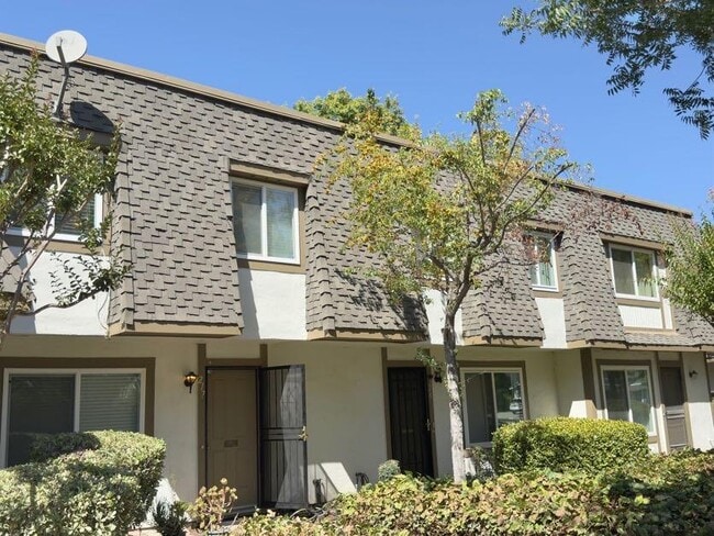 217 Chantilley Ln in San Jose, CA - Building Photo - Building Photo