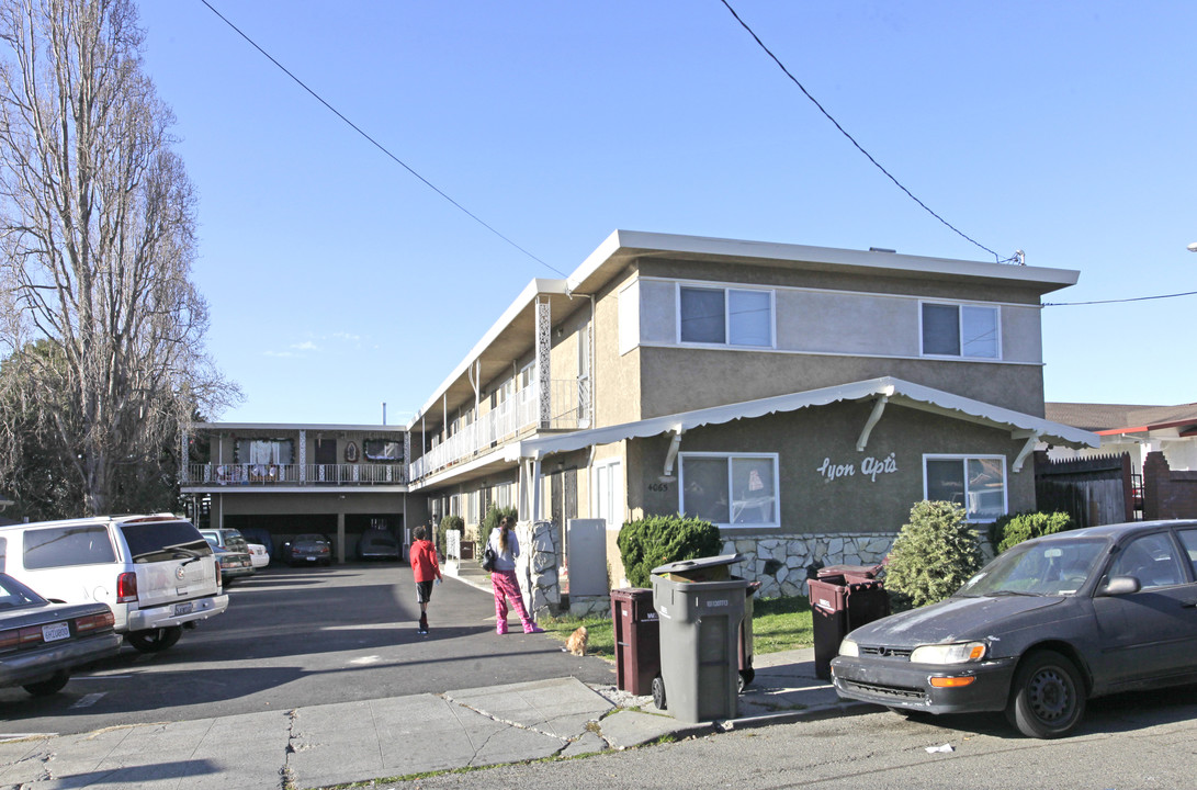 Lyon's Apartment in Oakland, CA - Building Photo