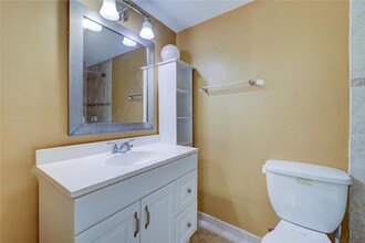 8141 SW 24th Ct, Unit 306 in Davie, FL - Foto de edificio - Building Photo