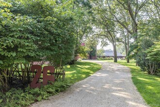 26 Ruxton Rd in East Hampton, NY - Building Photo - Building Photo