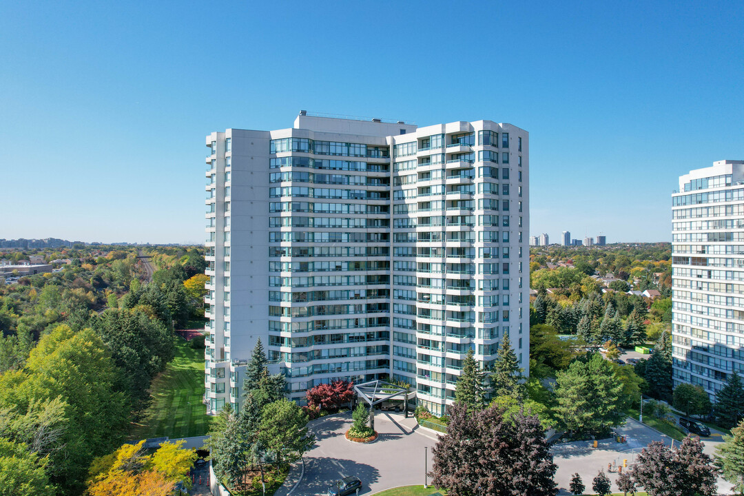 Pallidium in Vaughan, ON - Building Photo