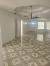 1014 N Cross Ln, Unit B in Edinburg, TX - Foto de edificio - Building Photo