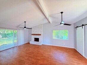 914 Beaver Trail in Austin, TX - Foto de edificio - Building Photo