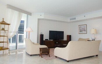 17201 Collins Ave, Unit 3801 in Sunny Isles Beach, FL - Foto de edificio - Building Photo