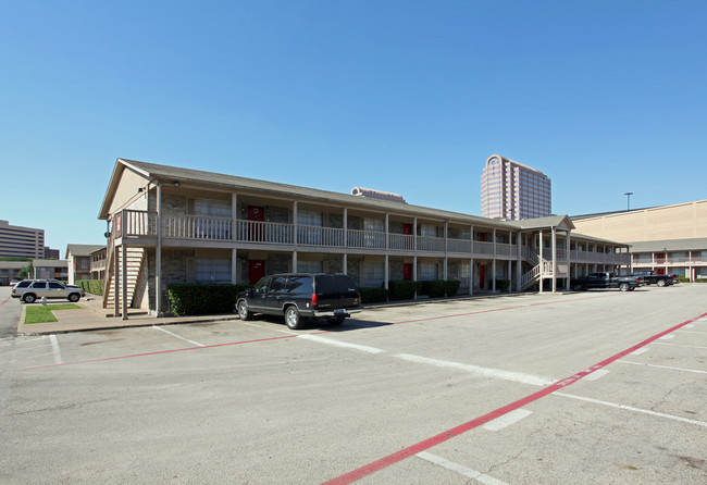 Carolina Chase Apartments in Dallas, TX - Building Photo - Building Photo