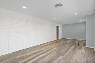 21086 Hwy 6 in Navasota, TX - Building Photo - Building Photo