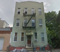 486 Graham Ave in Brooklyn, NY - Building Photo