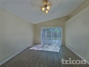 22210 Bell Harbor Dr in Land O Lakes, FL - Foto de edificio - Building Photo