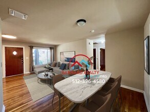 105 W Hillcrest Dr in San Marcos, TX - Building Photo - Building Photo