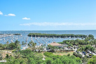 2889 McFarlane Rd in Miami, FL - Building Photo - Building Photo