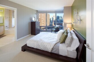 371 W Hubbard St in Chicago, IL - Building Photo - Building Photo