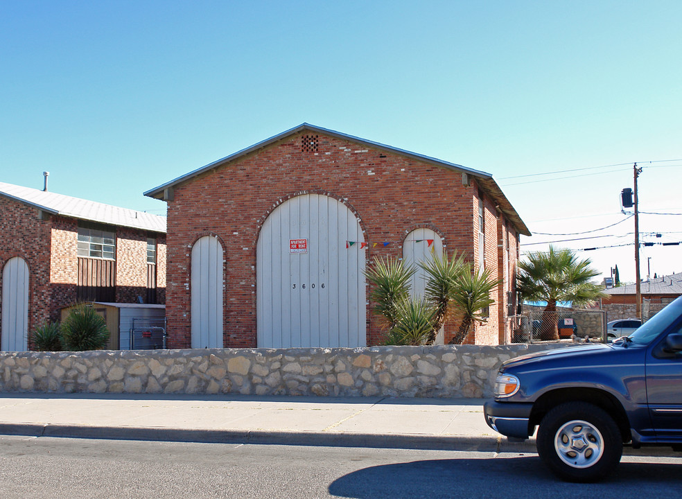 3606 Johnson Ave in El Paso, TX - Building Photo