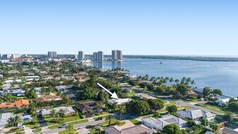 107 Cruiser Rd N in North Palm Beach, FL - Building Photo