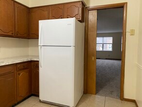 3933 Clareridge Dr, Unit #1 Lower in Toledo, OH - Building Photo - Building Photo