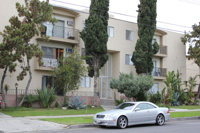 1259 Ardmore N Ave, Unit 207