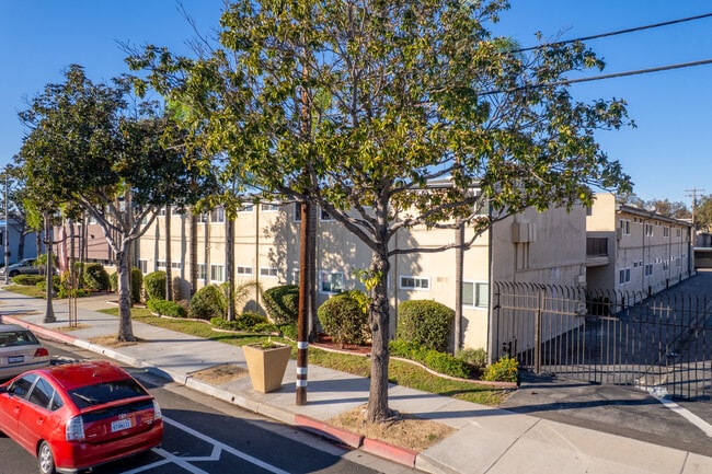 ARTESIA (Garden) in Long Beach, CA - Building Photo - Building Photo