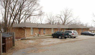 210 S Pershing Dr in Lancaster, OH - Building Photo - Building Photo