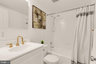 1701 16th St NW in Washington, DC - Foto de edificio - Building Photo