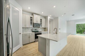 6818 Pointe of Woods Dr in West Palm Beach, FL - Building Photo - Building Photo