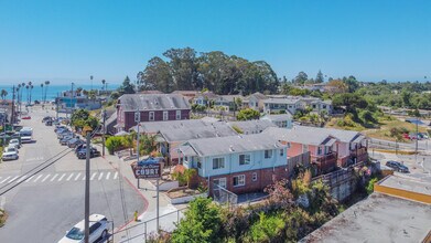 Pacific View Courts in Santa Cruz, CA - Foto de edificio - Building Photo