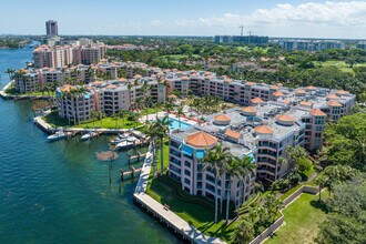 Mizner Court in Boca Raton, FL - Foto de edificio - Building Photo