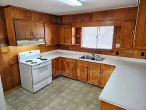 3261 Alamance Rd in Burlington, NC - Building Photo - Building Photo