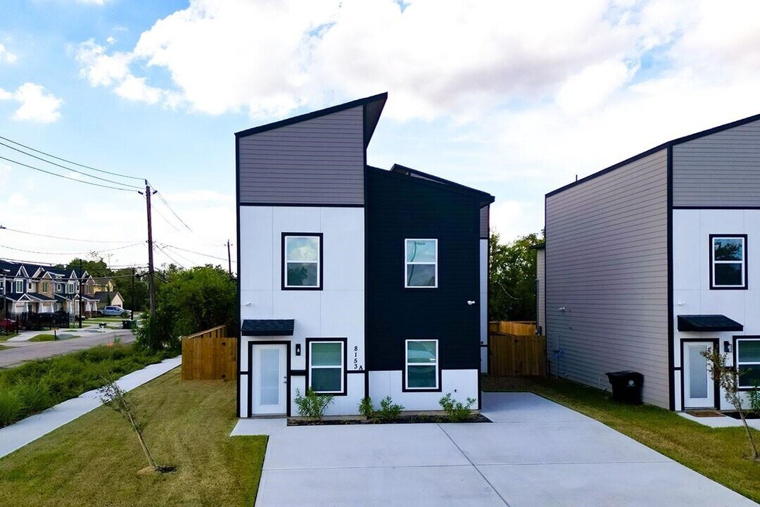 8153 Tate St in Houston, TX - Building Photo