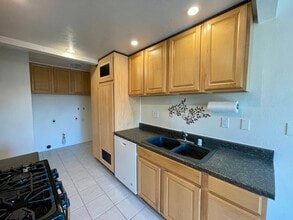 918 S Mountain Ave in Ontario, CA - Foto de edificio - Building Photo