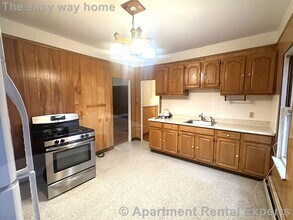 18 Holyoke Rd in Somerville, MA - Foto de edificio - Building Photo