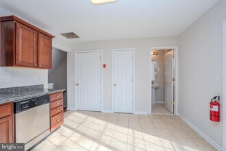 5 Rafting Way in Trenton, NJ - Building Photo - Building Photo