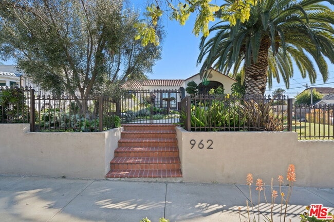 962 S Plymouth Blvd in Los Angeles, CA - Building Photo - Building Photo
