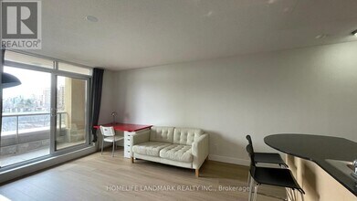 18 Kenaston Gardens in Toronto, ON - Building Photo - Building Photo