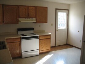 109 Big Tree Dr, Unit #21 in Fairmont, WV - Building Photo