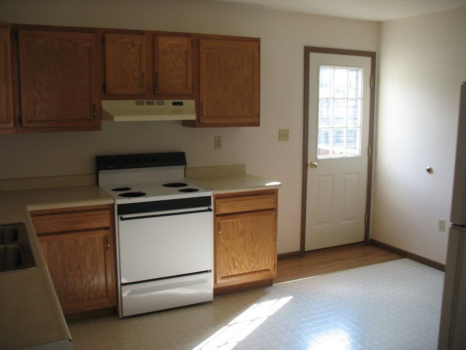 109 Big Tree Dr, Unit #28 in Fairmont, WV - Building Photo